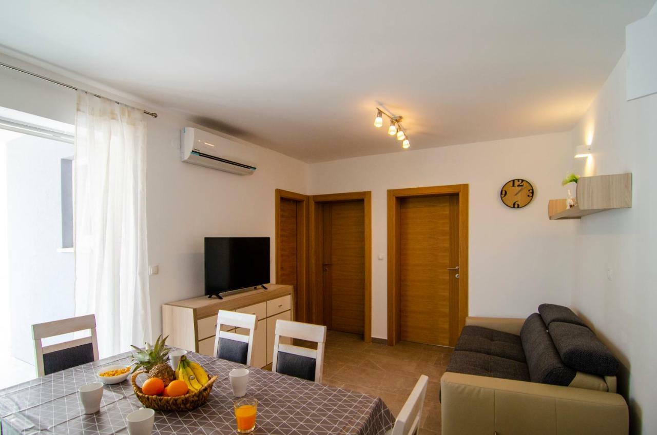 Apartments Sara 2 Bol Extérieur photo